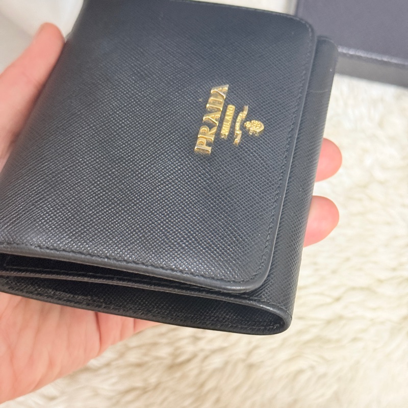 超級甜售🫨不錯的88新✨prada黑色防刮牛皮三折短夾 三折錢包 中夾 有零錢袋-72