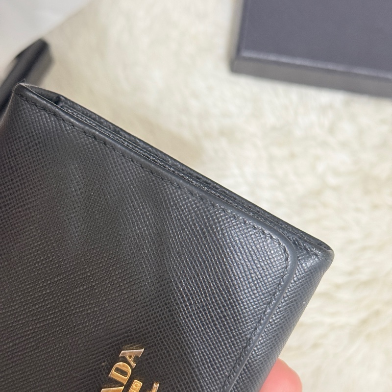 超級甜售🫨不錯的88新✨prada黑色防刮牛皮三折短夾 三折錢包 中夾 有零錢袋-73