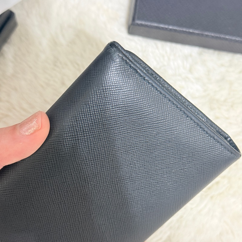 超級甜售🫨不錯的88新✨prada黑色防刮牛皮三折短夾 三折錢包 中夾 有零錢袋-78