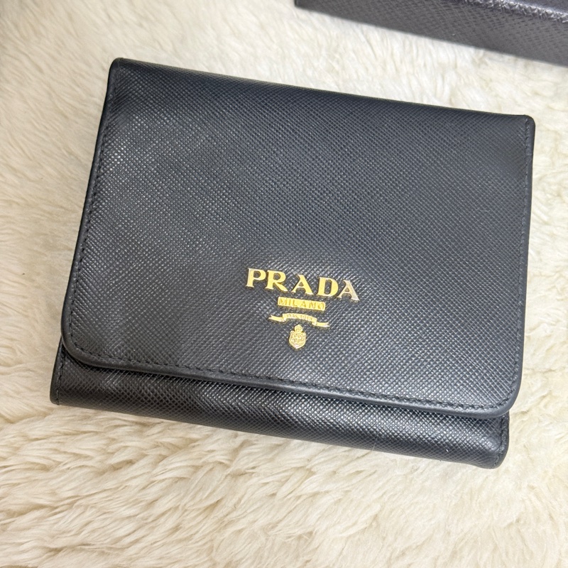 超級甜售🫨不錯的88新✨prada黑色防刮牛皮三折短夾 三折錢包 中夾 有零錢袋-81