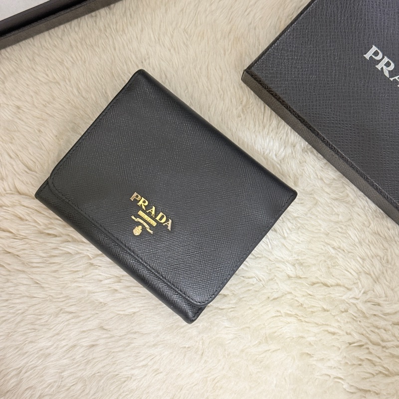 超級甜售🫨不錯的88新✨prada黑色防刮牛皮三折短夾 三折錢包 中夾 有零錢袋-82