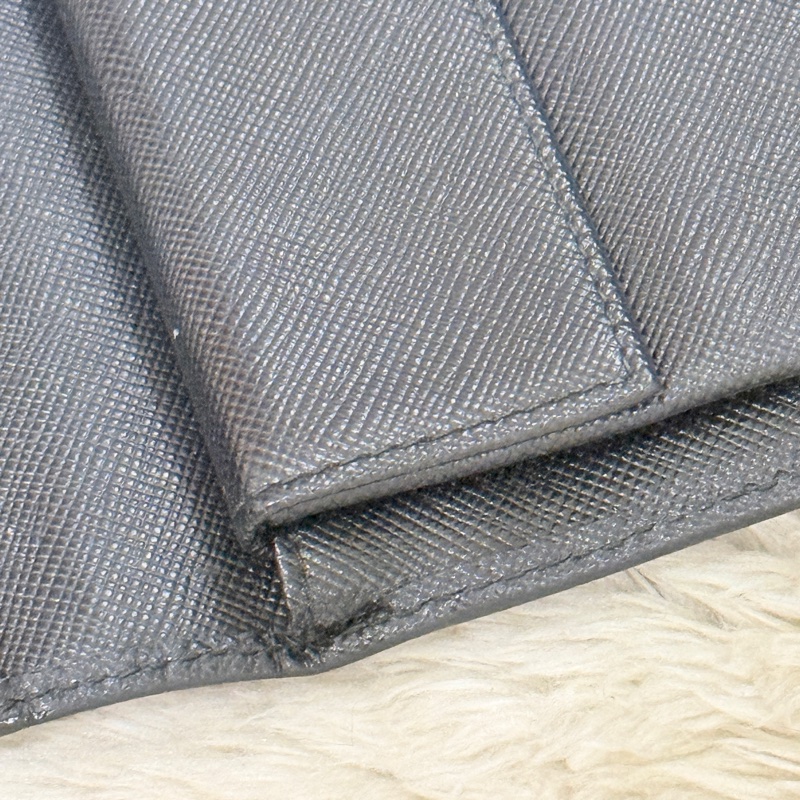 超級甜售🫨不錯的88新✨prada黑色防刮牛皮三折短夾 三折錢包 中夾 有零錢袋-96