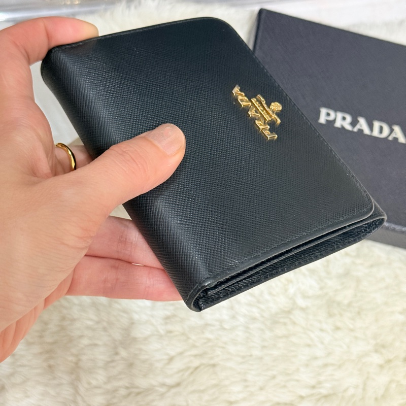 超級甜售🫨不錯的88新✨prada黑色防刮牛皮三折短夾 三折錢包 中夾 有零錢袋-35