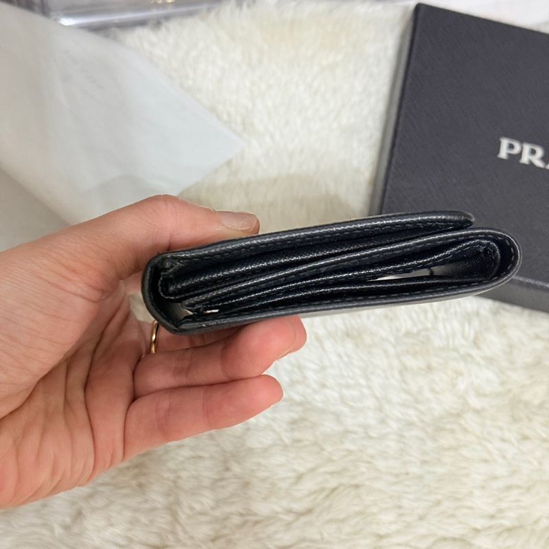 超級甜售🫨不錯的88新✨prada黑色防刮牛皮三折短夾 三折錢包 中夾 有零錢袋-36
