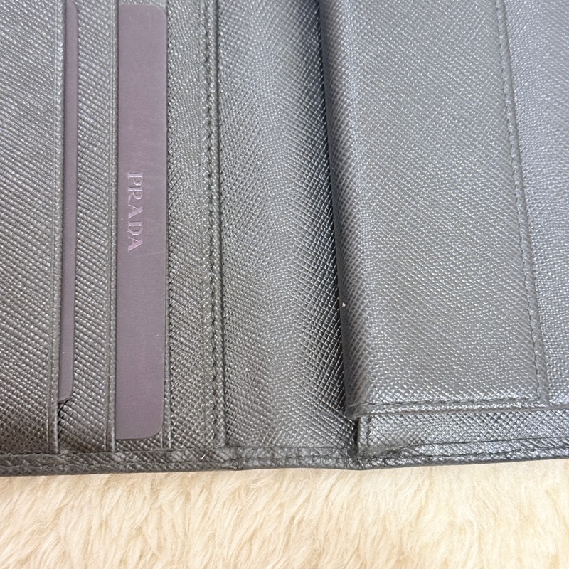 超級甜售🫨不錯的88新✨prada黑色防刮牛皮三折短夾 三折錢包 中夾 有零錢袋-39