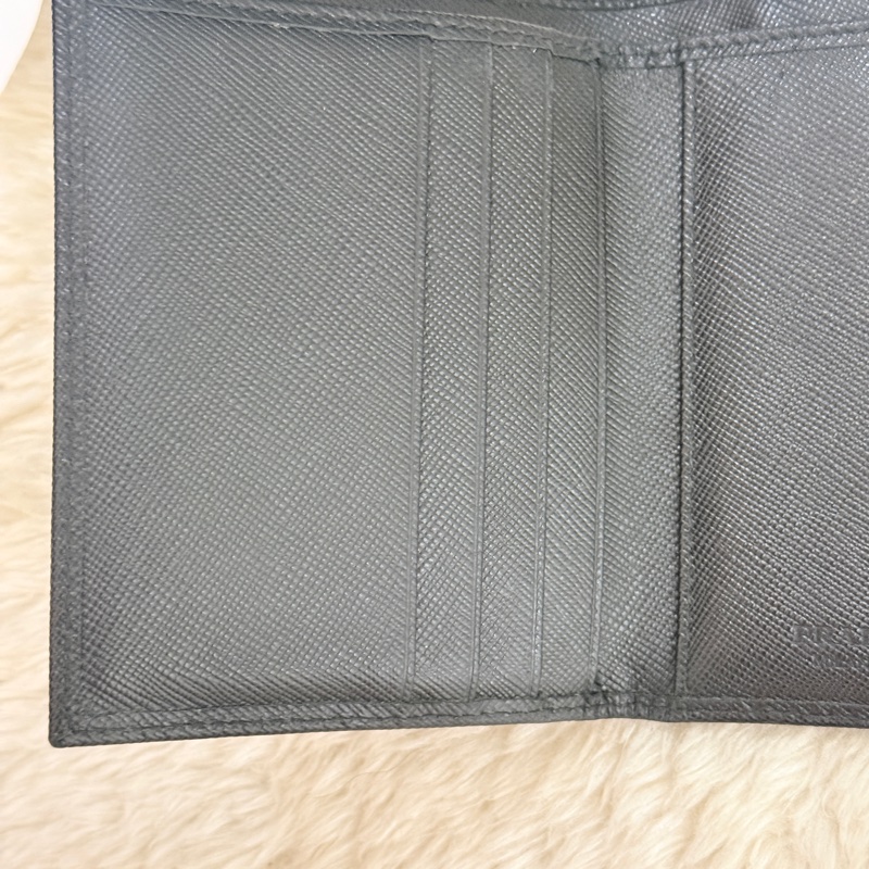 超級甜售🫨不錯的88新✨prada黑色防刮牛皮三折短夾 三折錢包 中夾 有零錢袋-40