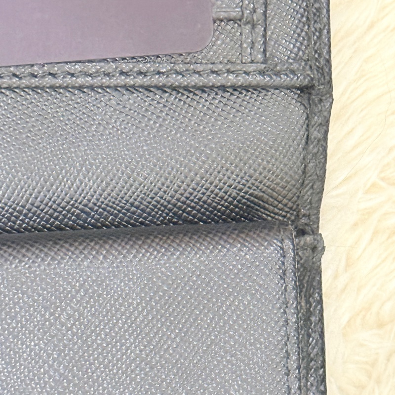 超級甜售🫨不錯的88新✨prada黑色防刮牛皮三折短夾 三折錢包 中夾 有零錢袋-52