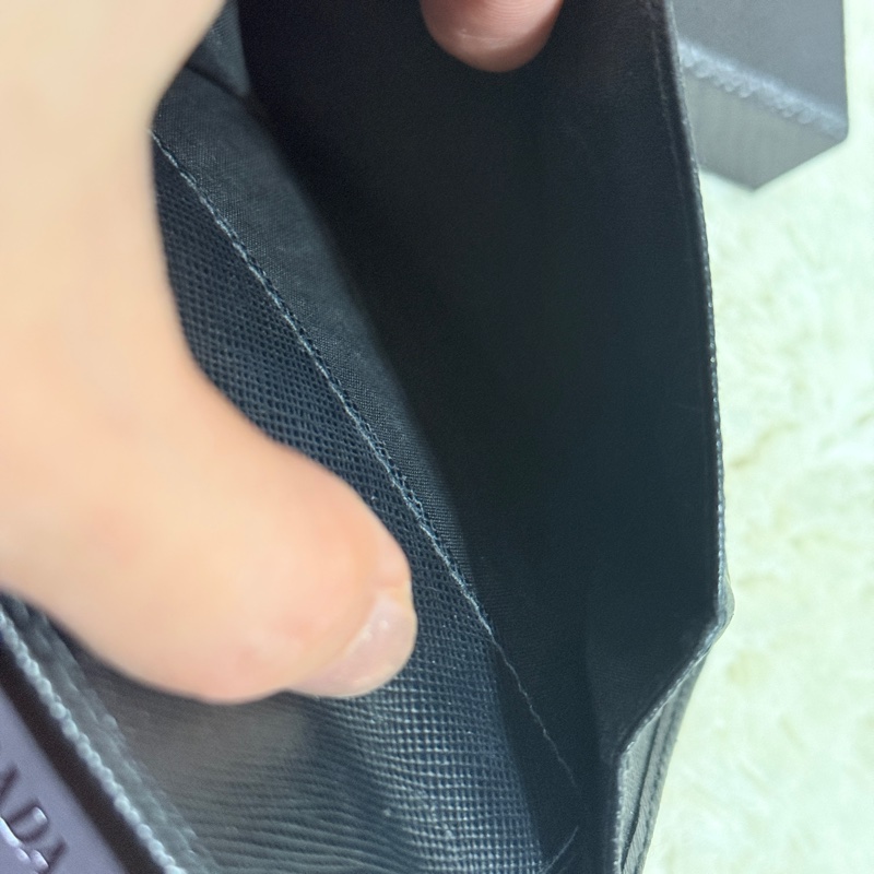 超級甜售🫨不錯的88新✨prada黑色防刮牛皮三折短夾 三折錢包 中夾 有零錢袋-56