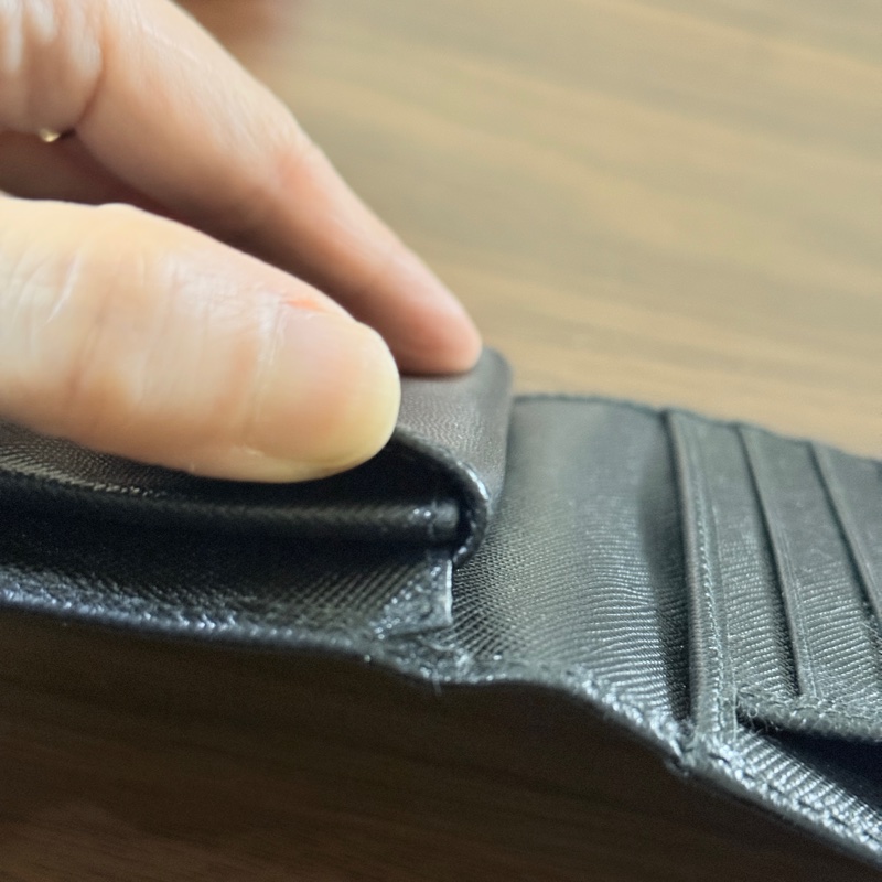 超級甜售🫨不錯的88新✨prada黑色防刮牛皮三折短夾 三折錢包 中夾 有零錢袋-98