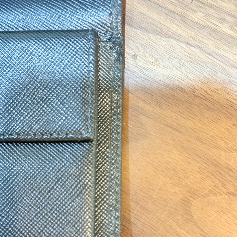 77新🎖️甜售私物🖤prada黑色防刮牛皮三折短夾 三折錢包 中夾 有零錢袋-97