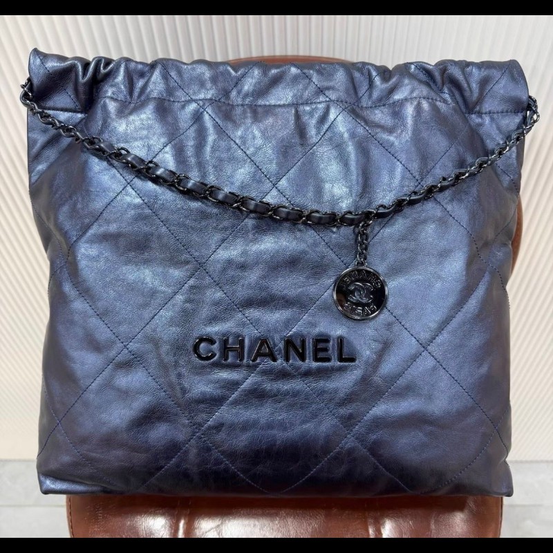 Chanel 22bag 中size
油蠟牛皮深 藍色-5