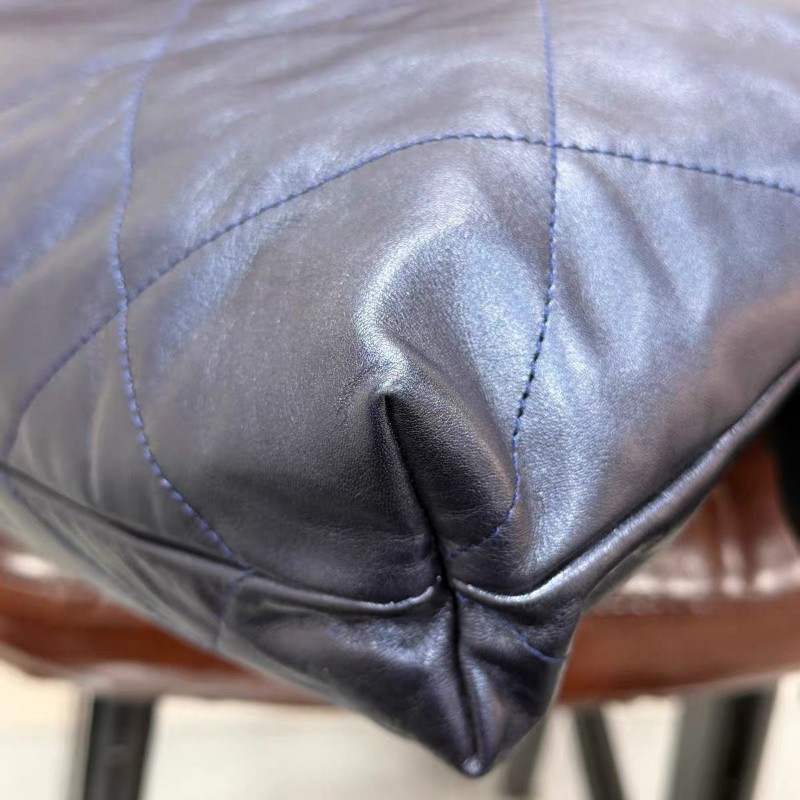 Chanel 22bag 中size
油蠟牛皮深 藍色-11