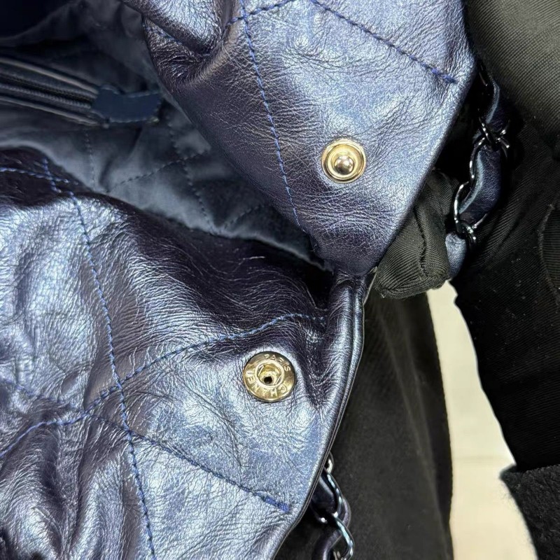 Chanel 22bag 中size
油蠟牛皮深 藍色-17