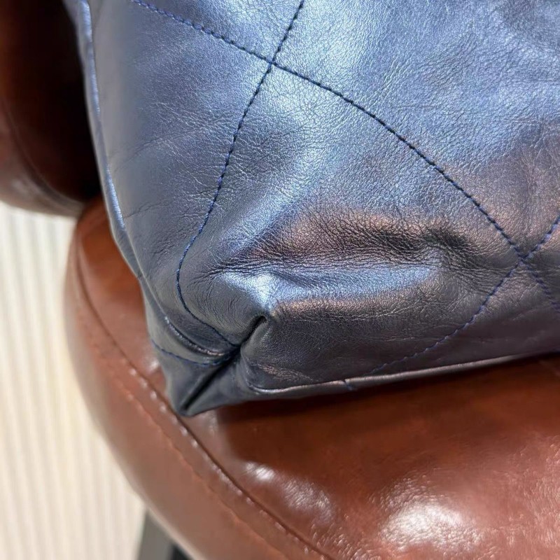 Chanel 22bag 中size
油蠟牛皮深 藍色-19