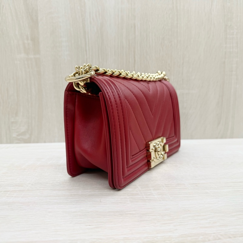 CHANEL紅色牛皮山形紋金扣BOY20CM/A67085-5