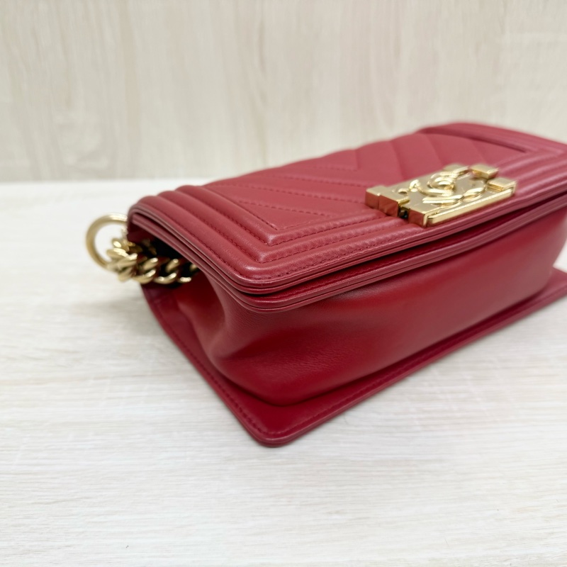 CHANEL紅色牛皮山形紋金扣BOY20CM/A67085-8