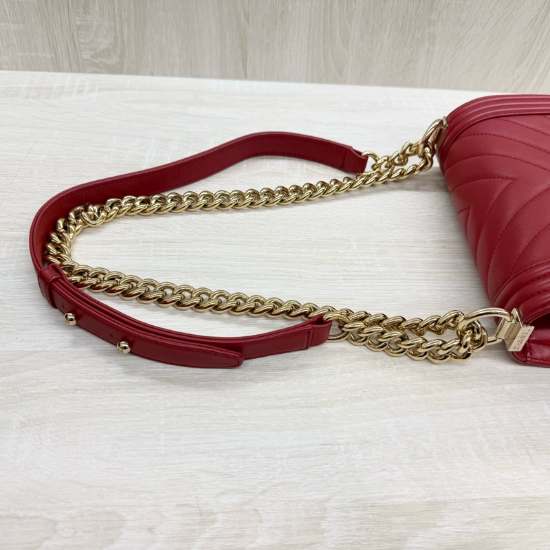 CHANEL紅色牛皮山形紋金扣BOY20CM/A67085-10