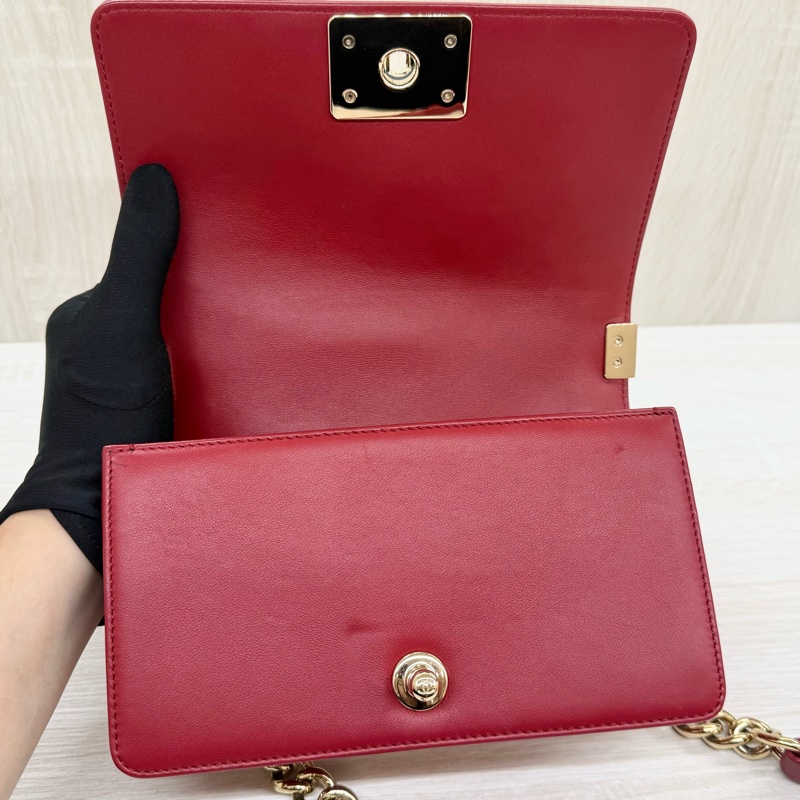 CHANEL紅色牛皮山形紋金扣BOY20CM/A67085-11