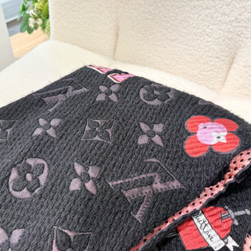 LV黑色老花拼彩圖設計圍巾M71060-4