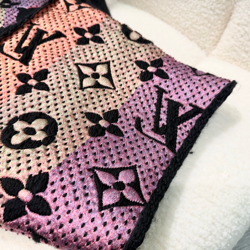 LV黑色老花拼彩圖設計圍巾M71060-7