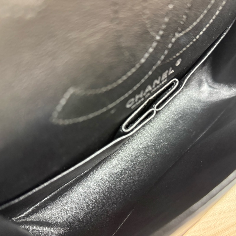 CHANEL黑銀揉製牛皮限量銀針徽章款2.55 24CM-10