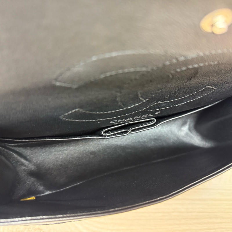 CHANEL黑銀揉製牛皮限量銀針徽章款2.55 24CM-12