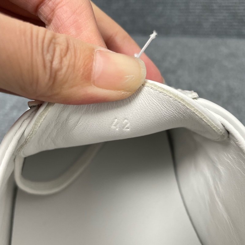 全新 未使用hermes 愛馬仕 小白色鞋皮面黑尾板鞋 42碼-3