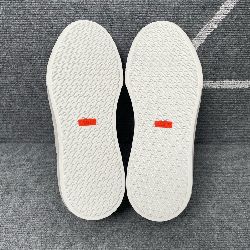 全新 未使用hermes 愛馬仕 小白色鞋皮面黑尾板鞋 42碼-11