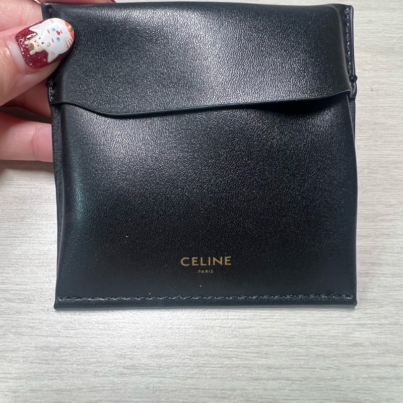 全新,僅專櫃試戴一次則無再配帶過,歐洲帶回,celine韓系耳環-4