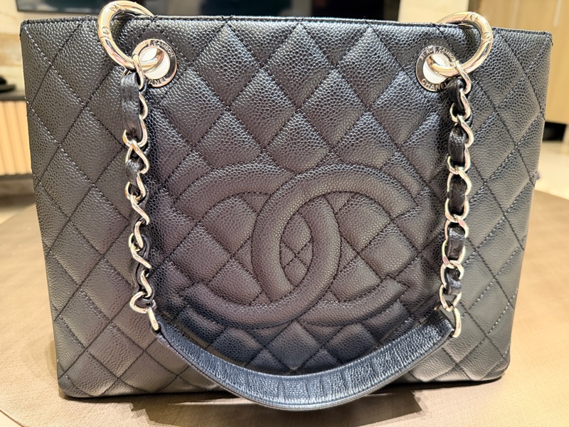 香奈兒GST絕版通勤神包～黑銀荔枝皮～超新-1