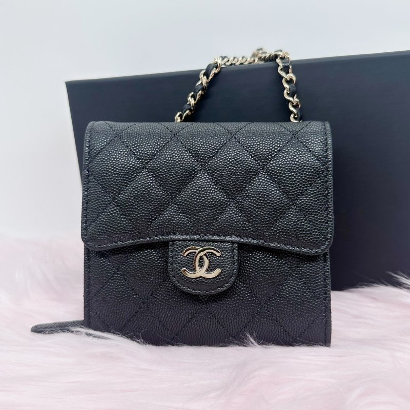 CHANEL 黑色魚子醬銀色雙C LOGO MINI 斜背包#芯片款-0