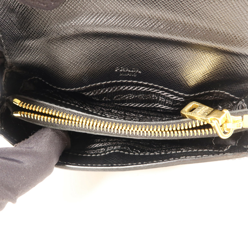 PRADA Saffiano皮革Clutch金扣手拿包-4