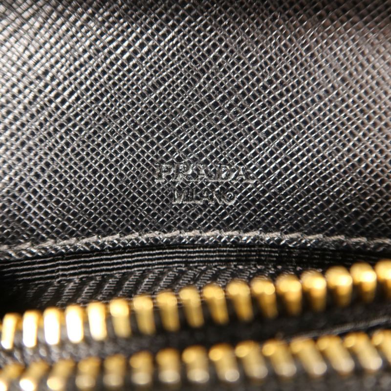 PRADA Saffiano皮革Clutch金扣手拿包-5