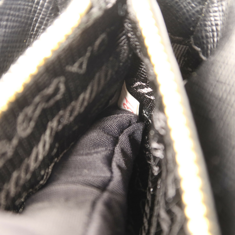PRADA Saffiano皮革Clutch金扣手拿包-6