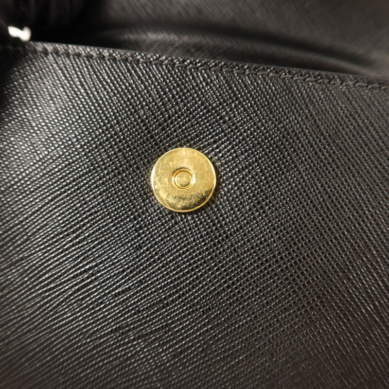 PRADA Saffiano皮革Clutch金扣手拿包-8