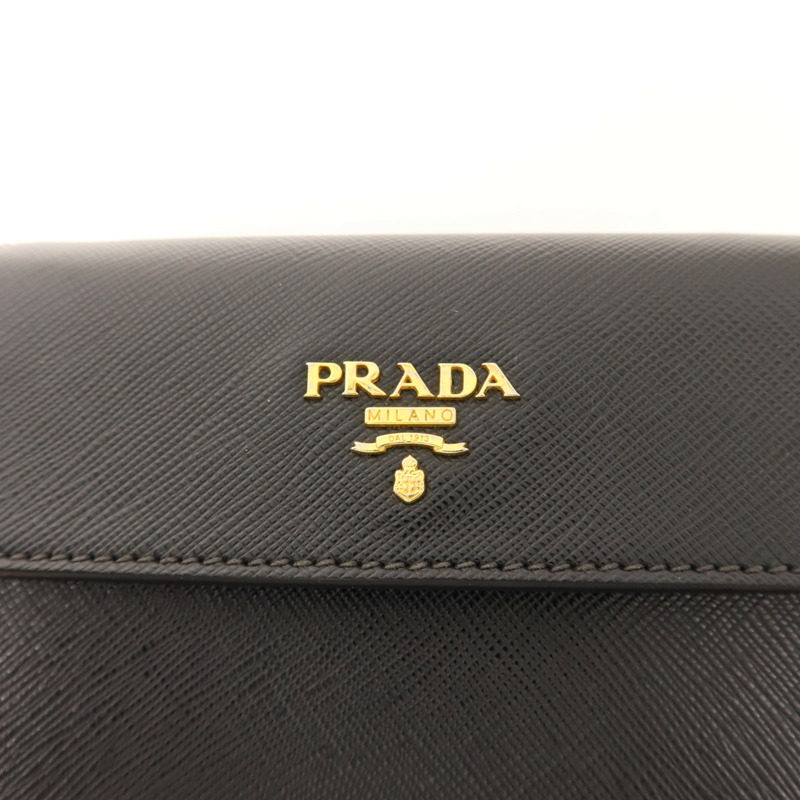 PRADA Saffiano皮革Clutch金扣手拿包-9