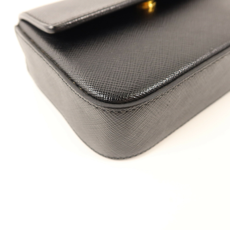 PRADA Saffiano皮革Clutch金扣手拿包-11