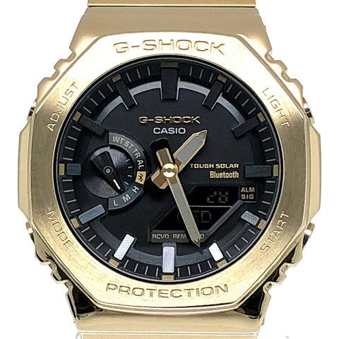 卡西歐 G-SHOCK GM-B2100GD-9A 全金屬金色 IP 太陽能腕錶，配備藍牙、手機連接、雙 LED 照明、八角形設計、橡木指針/數位雙顯。 2023 年 3 月發布。可在 Mikunigaoka 商店購買。