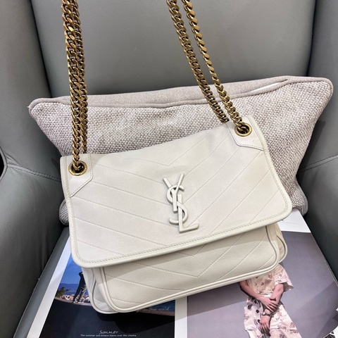 YSL聖羅蘭白色白金羊皮中號niki ，D扣