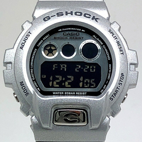 卡西歐 G-SHOCK DW-6930BS-8 手錶，2013 巴塞爾世界鐘錶珠寶展 30 週年紀念版，全球限量 5000 枚，銀色金屬錶殼搭配拉絲錶盤，5 月在 Mikunigaoka 門市發售
