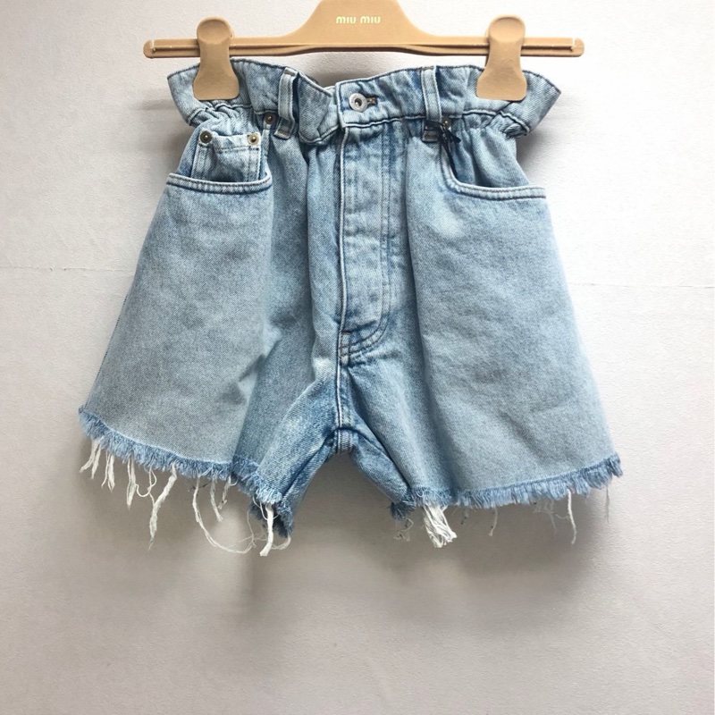 Miu Miu 女士 logo牛仔短褲24 26碼-0