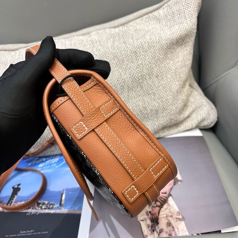 99新Goyard戈雅小號塗鴉帆布小號郵差包-3