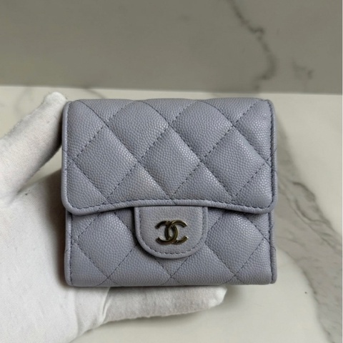 CHANEL 荔枝皮 灰紫色三折短夾