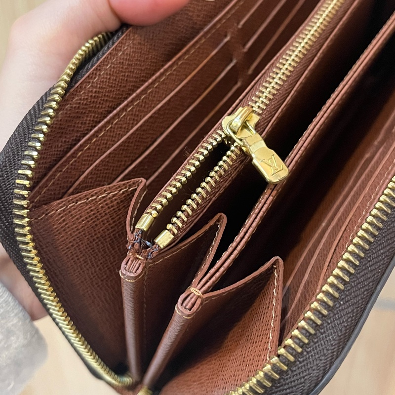 LV老花棕色拉鍊長夾-4