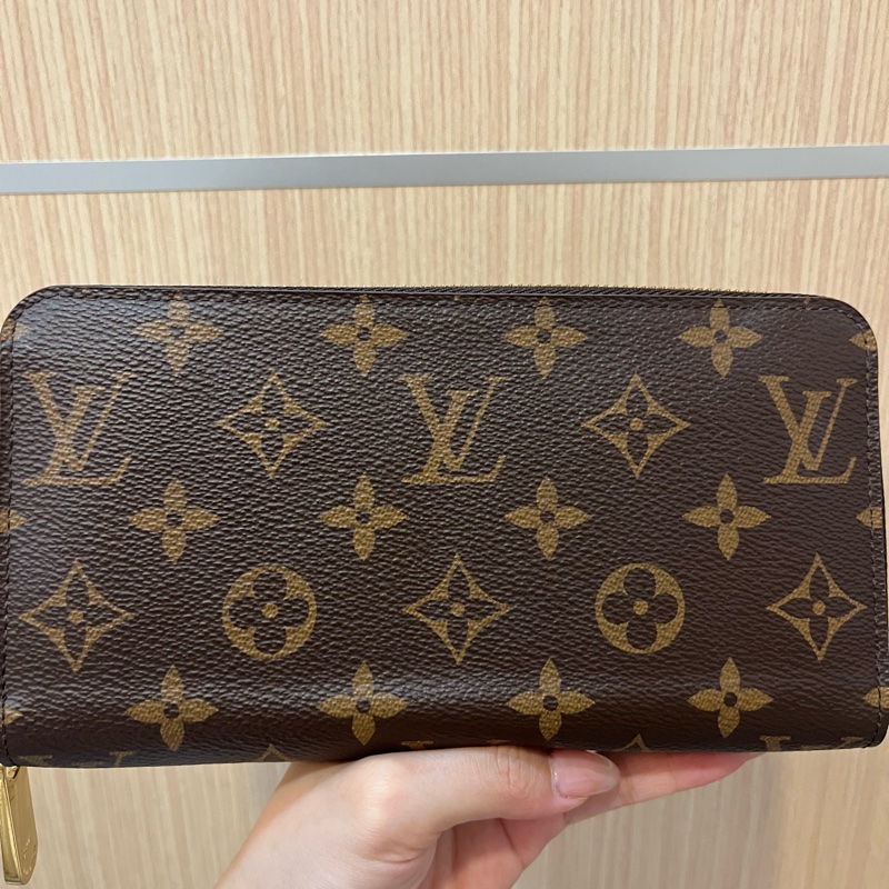 LV老花棕色拉鍊長夾-5
