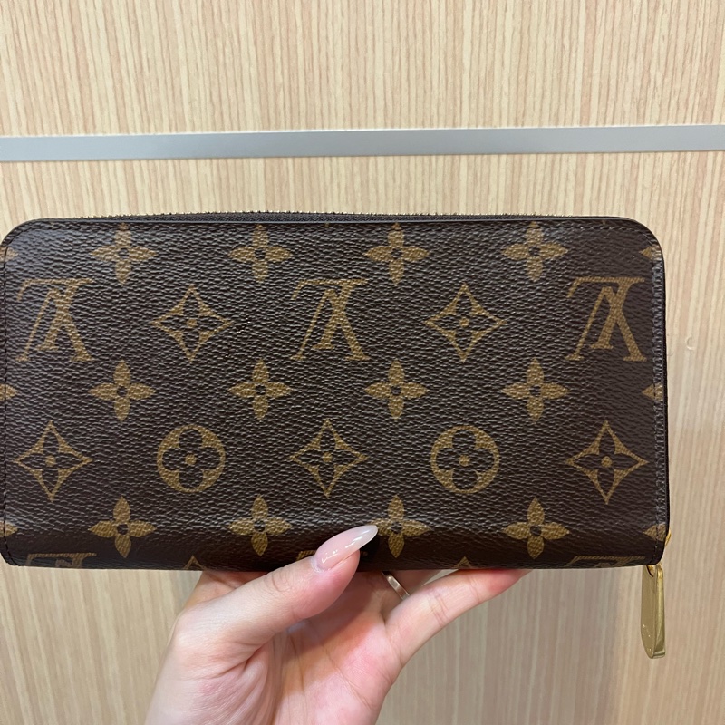 LV老花棕色拉鍊長夾-8