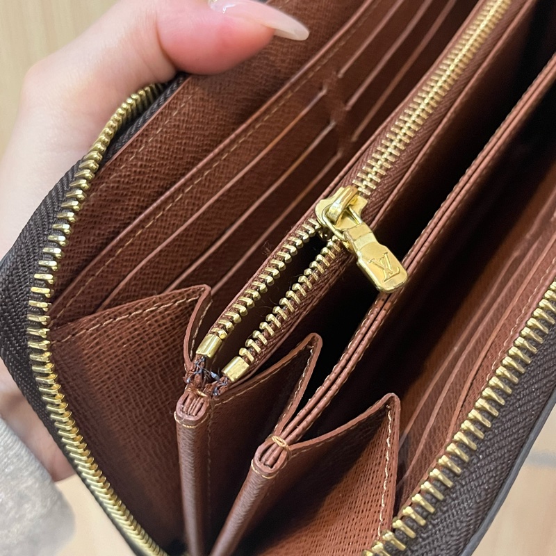LV老花棕色拉鍊長夾-16