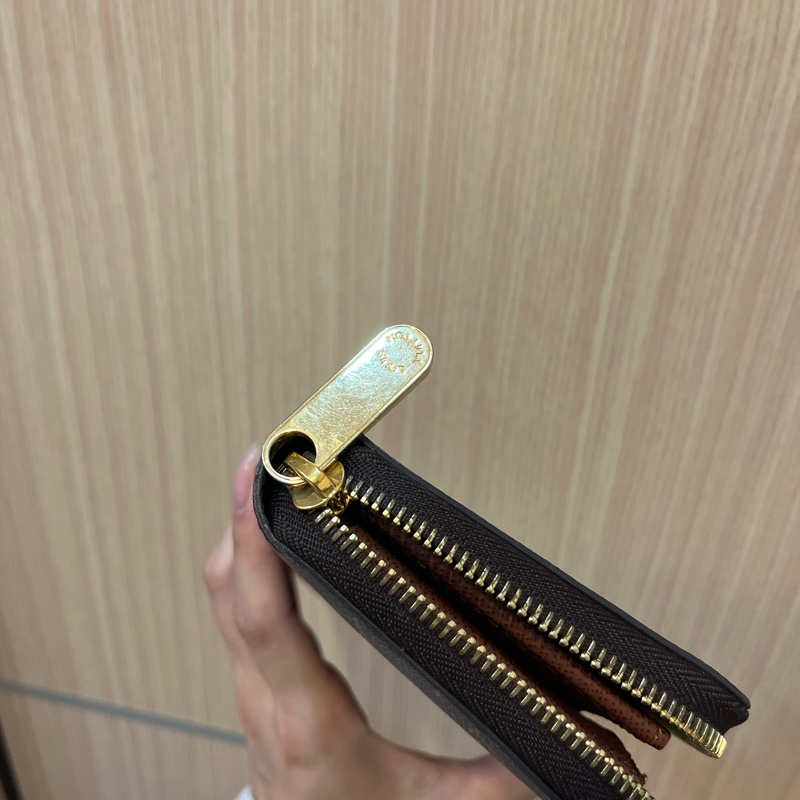 LV老花棕色拉鍊長夾-17