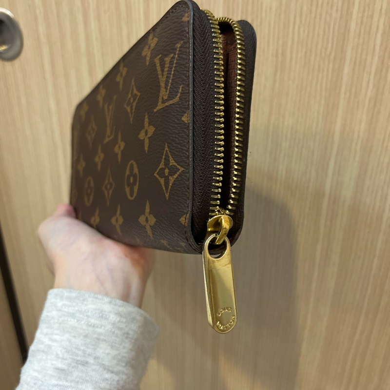 LV老花棕色拉鍊長夾-18