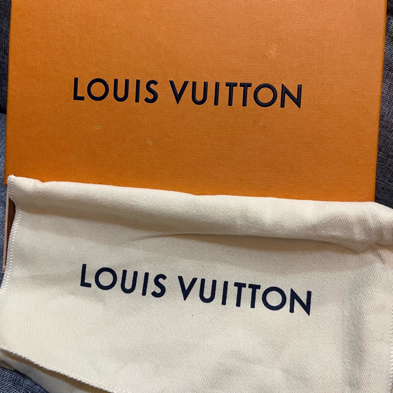 LV老花棕色拉鍊長夾-19